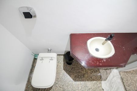 Apartamento à venda com 293m², 5 quartos e 4 vagas Apartamento à venda com 293m², 5 quartos e 4 vagasBanheiro 4 - Lavabo
