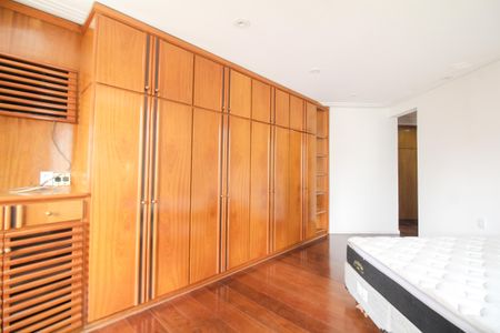 Apartamento à venda com 293m², 5 quartos e 4 vagas Apartamento à venda com 293m², 5 quartos e 4 vagasSuite 1