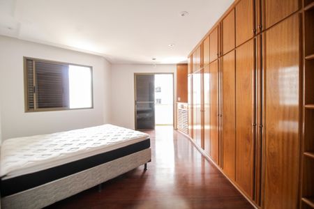 Apartamento à venda com 293m², 5 quartos e 4 vagas Apartamento à venda com 293m², 5 quartos e 4 vagasSuite 1