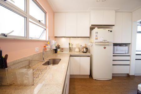 Apartamento à venda com 140m², 3 quartos e 2 vagasCozinha