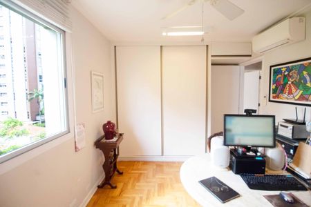 Apartamento à venda com 140m², 3 quartos e 2 vagasQuarto  2