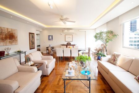 Apartamento à venda com 140m², 3 quartos e 2 vagasSala