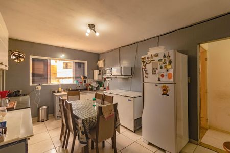 Casa à venda com 130m², 3 quartos e 4 vagas