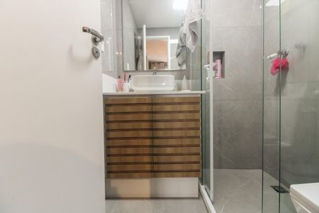 Apartamento à venda com 69m², 2 quartos e 1 vaga Apartamento à venda com 69m², 2 quartos e 1 vagaBanheiro Social