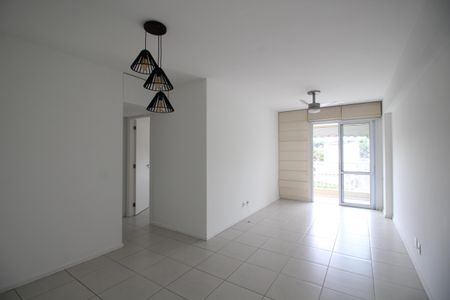 Sala de apartamento para alugar com 2 quartos, 70m² em Taquara, Rio de Janeiro