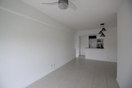 Sala de apartamento para alugar com 2 quartos, 70m² em Taquara, Rio de Janeiro