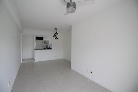 Sala de apartamento para alugar com 2 quartos, 70m² em Taquara, Rio de Janeiro