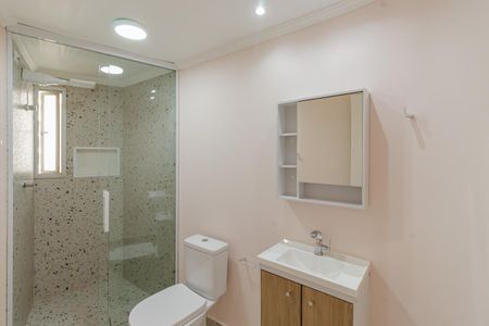 Banheiro de kitnet/studio para alugar com 1 quarto, 37m² em Vila Uberabinha, São Paulo