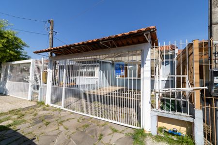 Casa à venda com 135m², 3 quartos e 2 vagas Casa à venda com 135m², 3 quartos e 2 vagasFachada