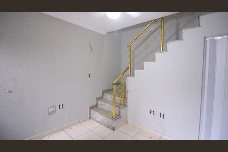 Sala de casa para alugar com 2 quartos, 55m² em Jardim Cinco de Julho, São Paulo