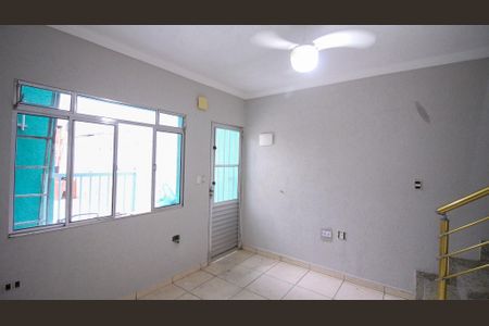 Sala de casa para alugar com 2 quartos, 55m² em Jardim Cinco de Julho, São Paulo
