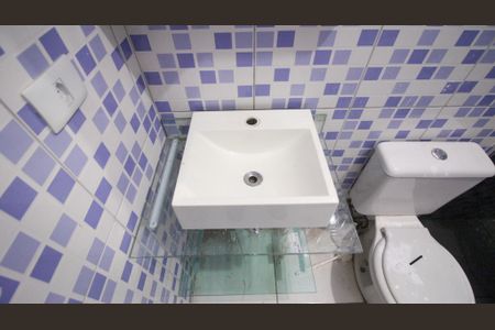 Casa para alugar com 55m², 2 quartos e 1 vaga Casa para alugar com 55m², 2 quartos e 1 vagaBanheiro da Suíte 1