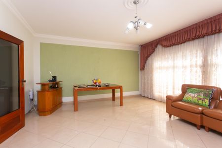 Casa para alugar com 191m², 4 quartos e 3 vagasSala 