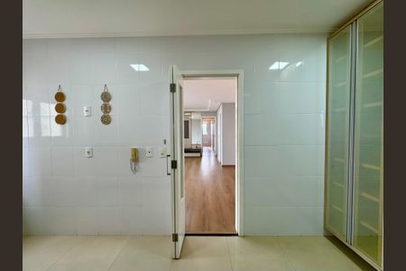 Apartamento para alugar com 122m², 3 quartos e 2 vagas Apartamento para alugar com 122m², 3 quartos e 2 vagasCozinha