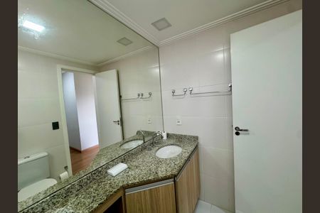 Apartamento para alugar com 122m², 3 quartos e 2 vagas Apartamento para alugar com 122m², 3 quartos e 2 vagasBanheiro 3