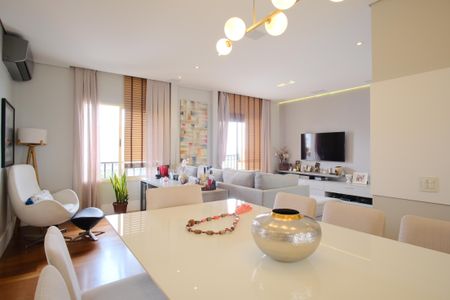 Apartamento à venda com 124m², 3 quartos e 4 vagasSala