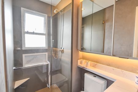 Apartamento à venda com 67m², 1 quarto e 2 vagasBanheiro da suíte