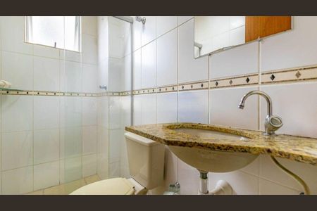 Banheiro de apartamento à venda com 2 quartos, 60m² em Floresta, Belo Horizonte