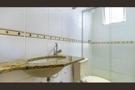 Banheiro de apartamento à venda com 2 quartos, 60m² em Floresta, Belo Horizonte