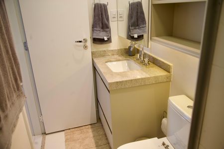 Apartamento à venda com 140m², 2 quartos e 2 vagasBanheiro Social