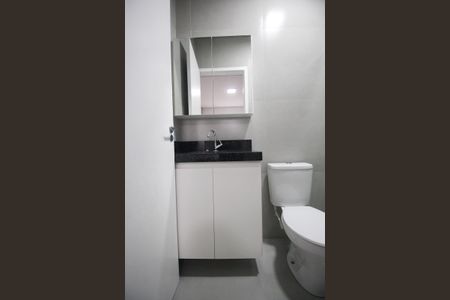 Studio - Banheiro de kitnet/studio para alugar com 1 quarto, 20m² em Santo Amaro, São Paulo