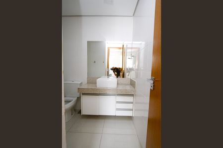 Apartamento à venda com 133m², 4 quartos e 3 vagasBanheiro do Quarto 3