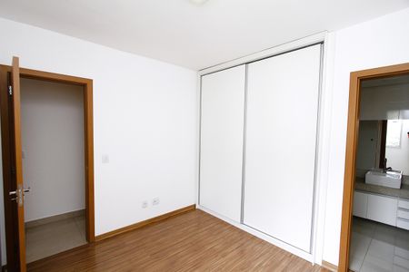 Apartamento à venda com 133m², 4 quartos e 3 vagasQuarto 3 - Suíte