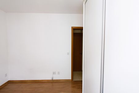 Apartamento à venda com 133m², 4 quartos e 3 vagasQuarto 1