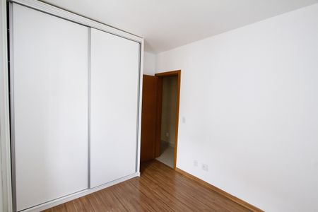 Apartamento à venda com 133m², 4 quartos e 3 vagasQuarto 2