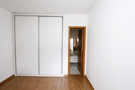 Apartamento à venda com 133m², 4 quartos e 3 vagasQuarto 3 - Suíte