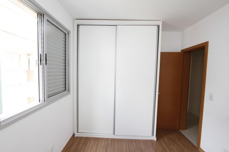 Apartamento à venda com 133m², 4 quartos e 3 vagasQuarto 2