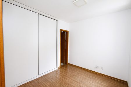 Apartamento à venda com 133m², 4 quartos e 3 vagasQuarto 3 - Suíte