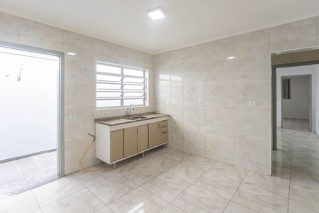 Casa para alugar com 130m², 2 quartos e 2 vagasCozinha 