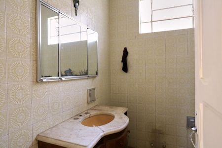 Casa à venda com 175m², 3 quartos e 2 vagasBanheiro