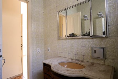 Casa à venda com 175m², 3 quartos e 2 vagasBanheiro