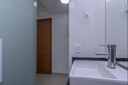 banheiro social_4 de apartamento para alugar com 1 quarto, 43m² em Vila Moinho Velho, São Paulo