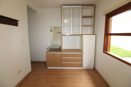 Casa de condomínio para alugar com 170m², 4 quartos e 2 vagasQuarto 3