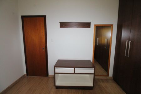 Casa de condomínio para alugar com 170m², 4 quartos e 2 vagasQuarto 1