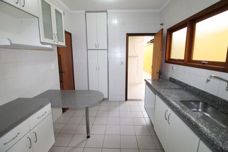 Casa de condomínio para alugar com 170m², 4 quartos e 2 vagasCozinha