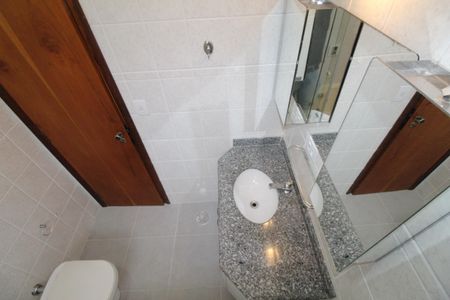 Casa de condomínio para alugar com 170m², 4 quartos e 2 vagasBanheiro da Suíte