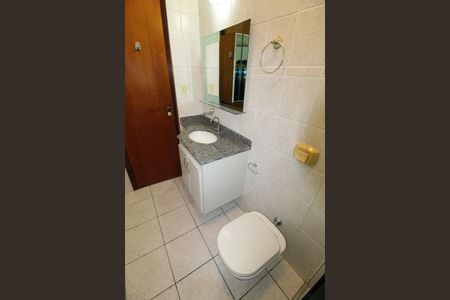 Casa de condomínio para alugar com 170m², 4 quartos e 2 vagasBanheiro