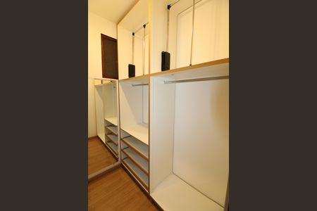 Casa de condomínio para alugar com 170m², 4 quartos e 2 vagasSuíte