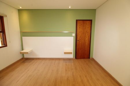 Casa de condomínio para alugar com 170m², 4 quartos e 2 vagasSuíte