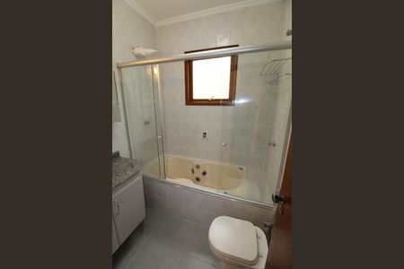 Casa de condomínio para alugar com 170m², 4 quartos e 2 vagasBanheiro da Suíte