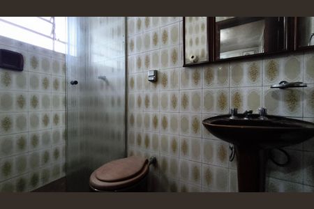Casa para alugar com 144m², 3 quartos e 4 vagas Casa para alugar com 144m², 3 quartos e 4 vagasBanheiro da Edícula