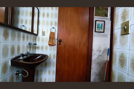 Casa para alugar com 144m², 3 quartos e 4 vagas Casa para alugar com 144m², 3 quartos e 4 vagasBanheiro da Edícula