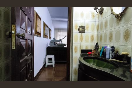 Casa para alugar com 144m², 3 quartos e 4 vagas Casa para alugar com 144m², 3 quartos e 4 vagasBanheiro social