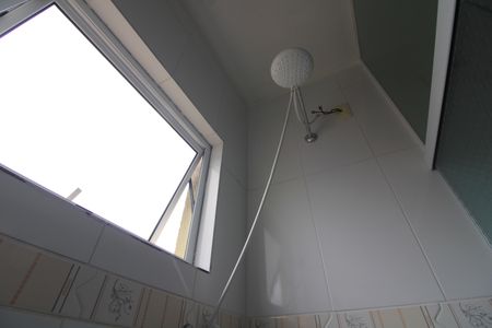 Casa à venda com 110m², 2 quartos e 2 vagasBanheiro Quarto 1