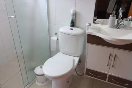 Casa à venda com 110m², 2 quartos e 2 vagasBanheiro quarto 1