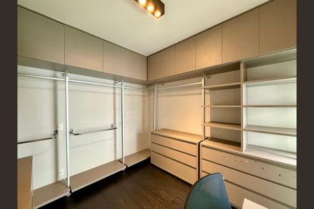 Apartamento à venda com 172m², 3 quartos e 3 vagasQuarto 2(Closet Suite)